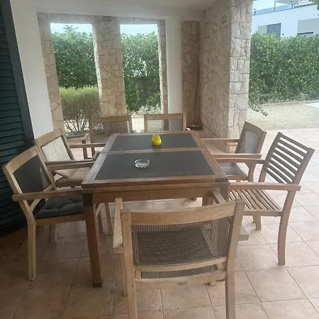 Crowonder Ambrosia Villa *