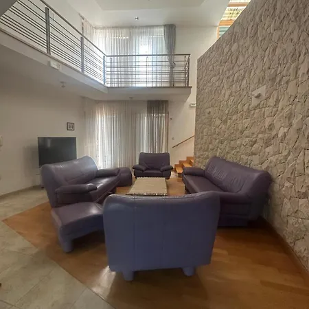 Crowonder Ambrosia Villa